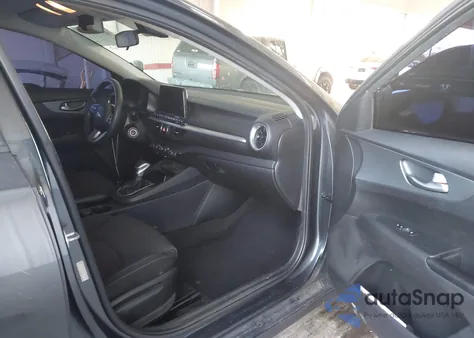 2021 Kia Forte Fe z USA, uszkodzony, nr VIN 3KPF24AD2ME314937